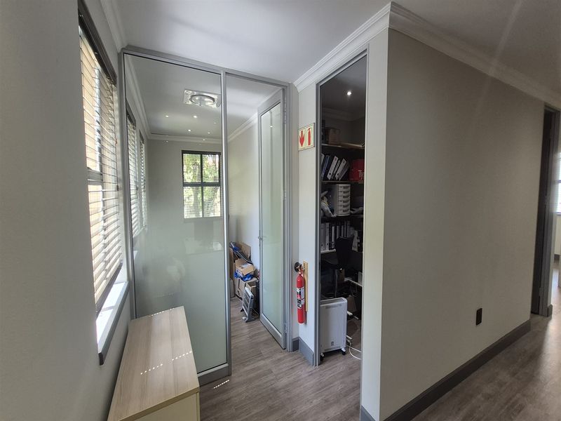 140m2 Offices to let in Dunkeld - Photo 9
