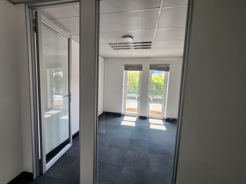 339.31sqm Offices to let in Chislehurston, Sandton - Photo 7