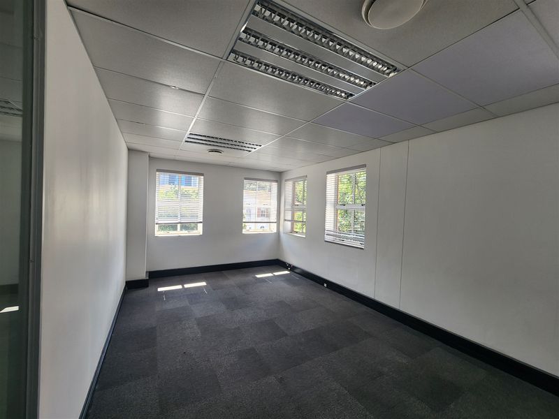 339.31sqm Offices to let in Chislehurston, Sandton - Photo 6