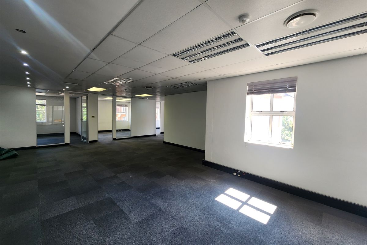 339.31sqm Offices to let in Chislehurston, Sandton - Photo 3