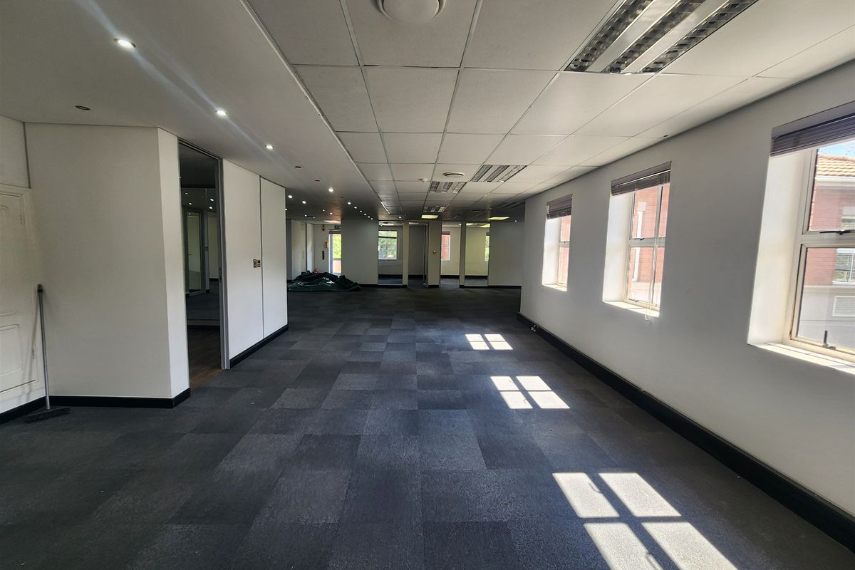 339.31sqm Offices to let in Chislehurston, Sandton - Photo 2