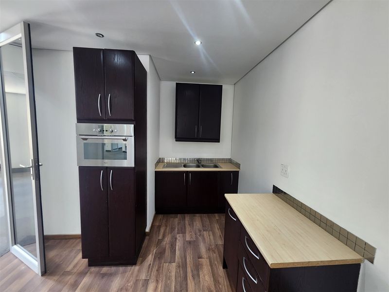 339.31sqm Offices to let in Chislehurston, Sandton - Photo 4