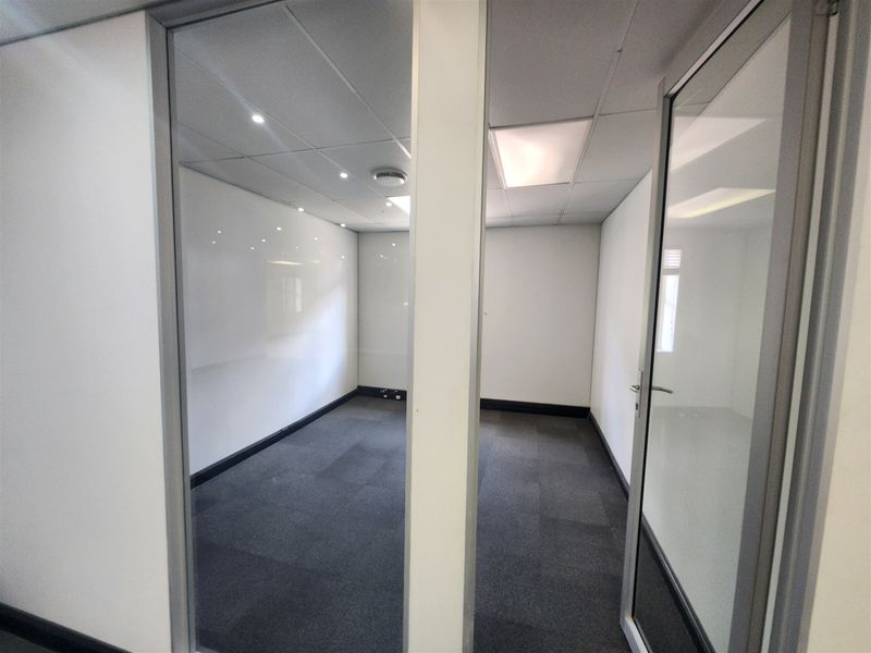 339.31sqm Offices to let in Chislehurston, Sandton - Photo 5