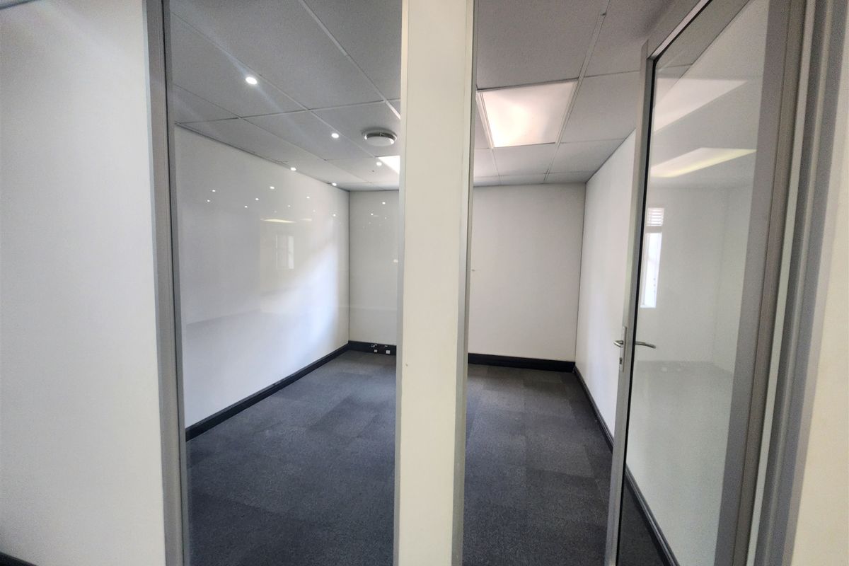 339.31sqm Offices to let in Chislehurston, Sandton - Photo 5