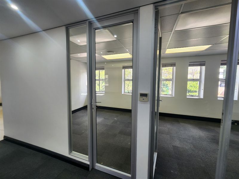 339.31sqm Offices to let in Chislehurston, Sandton - Photo 10