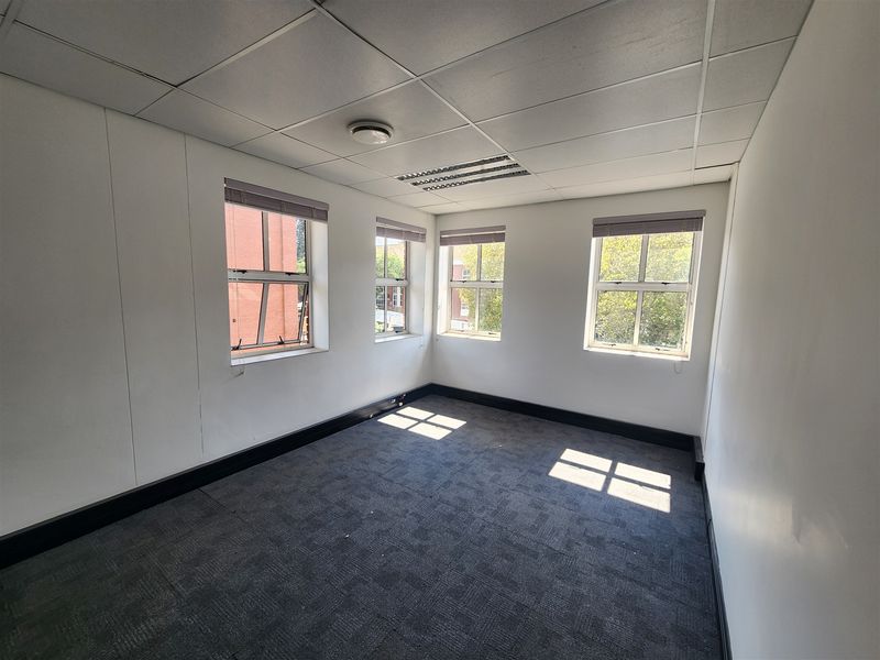 339.31sqm Offices to let in Chislehurston, Sandton - Photo 8