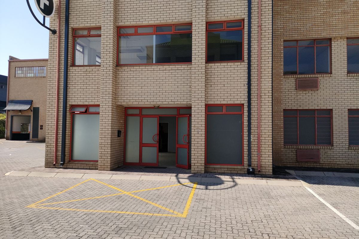 1154m2  Warehouse  - TO LEASE - Photo 2