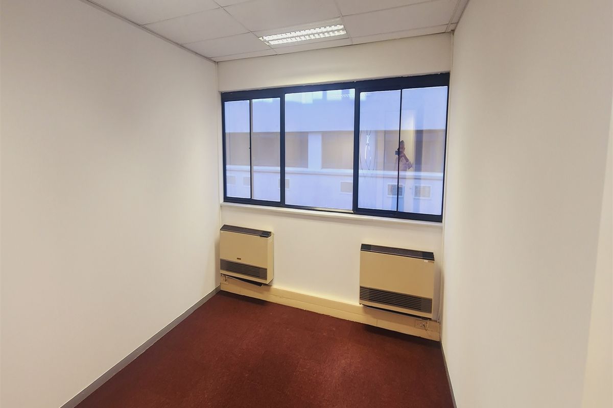 692.47sqm Offices to lo let Sandton - Photo 4
