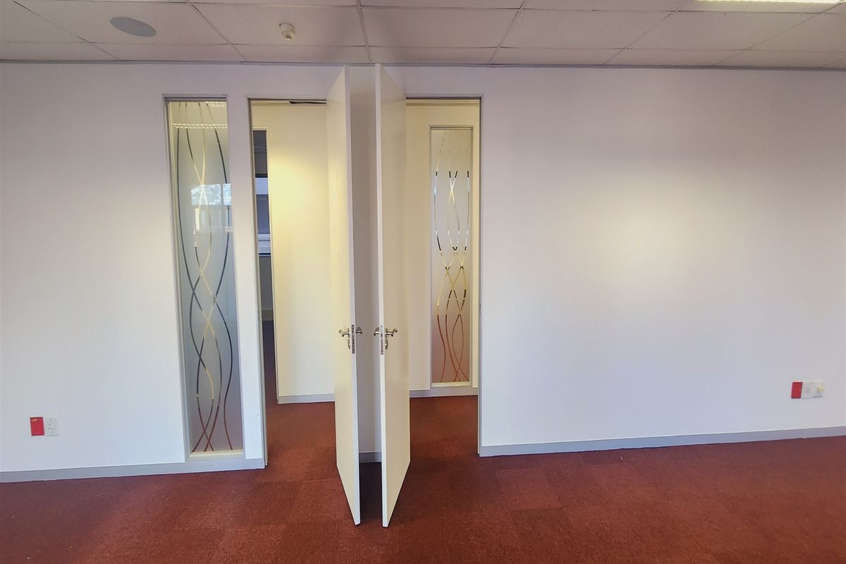 692.47sqm Offices to lo let Sandton - Photo 3