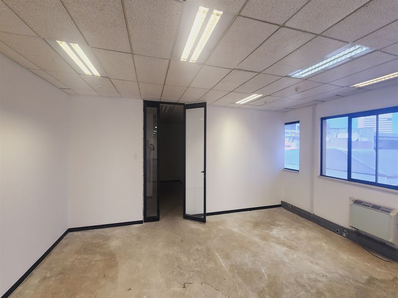 185.47sqm Offices to lo let Sandton - Photo 3