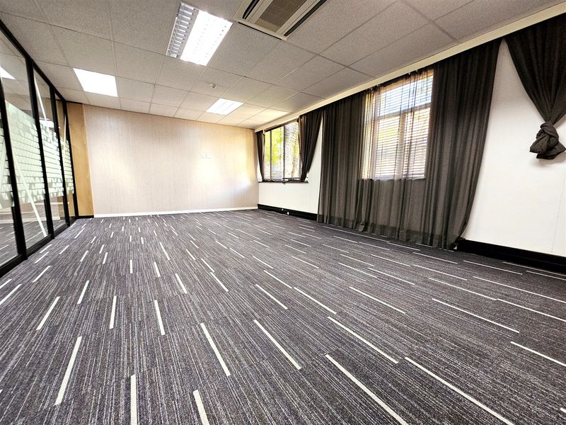 Office space to let in Silver Stream Office Park - Photo 5