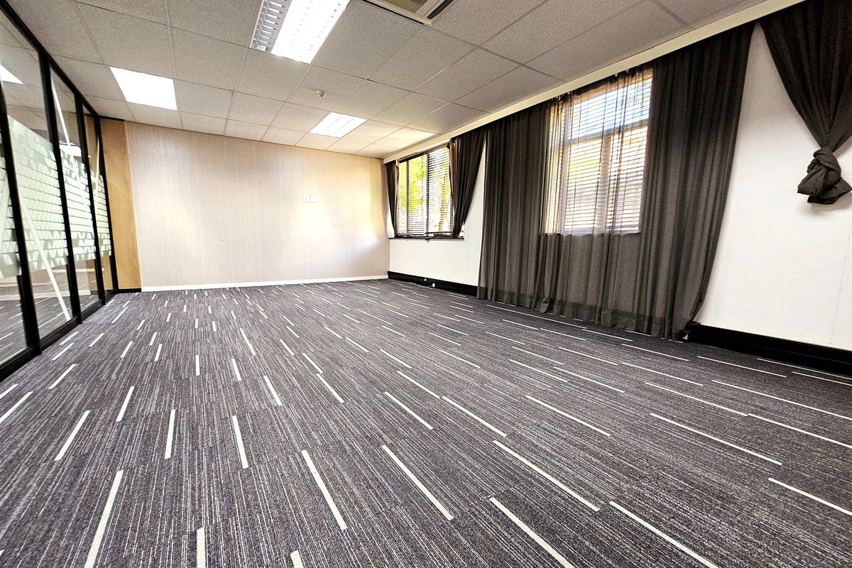 Office space to let in Silver Stream Office Park - Photo 5