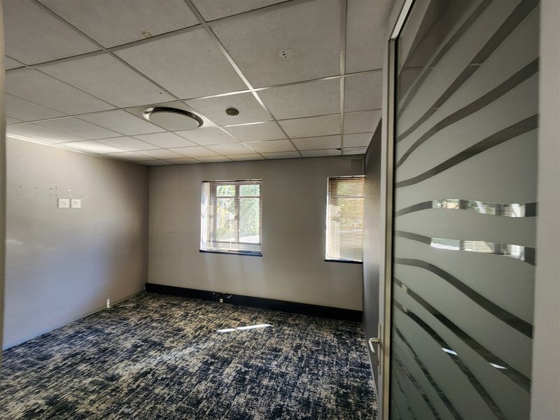 377sqm Offices to let in Sandown, Sandtown - Photo 7