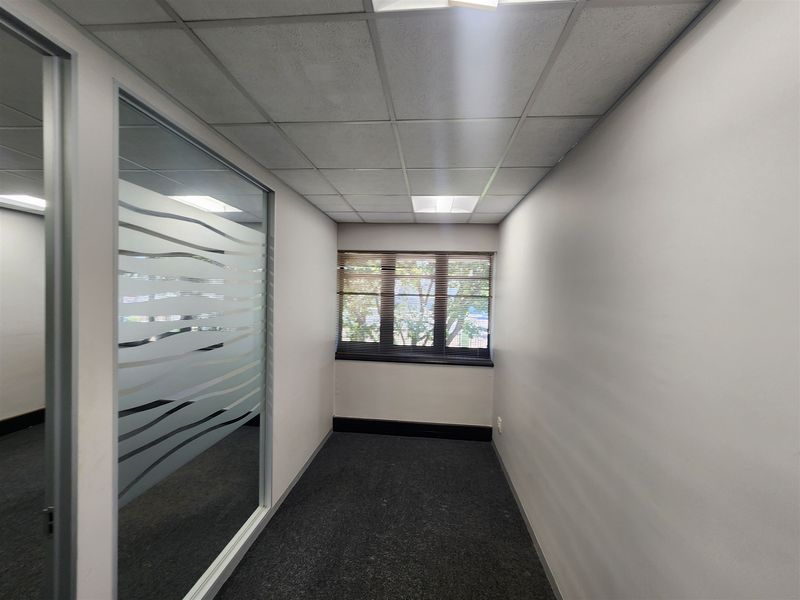 377sqm Offices to let in Sandown, Sandtown - Photo 10