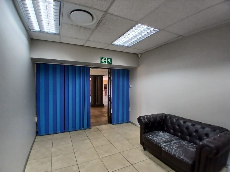 Office Space, Elevated - Photo 4