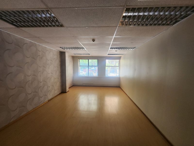 931m2 Office to let in Sandown, Sandton - Photo 8