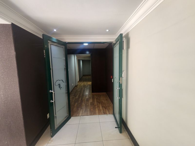 931m2 Office to let in Sandown, Sandton - Photo 3