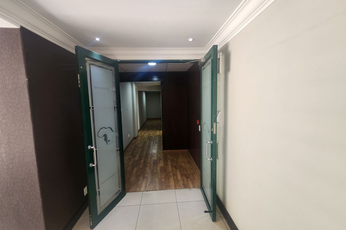 931m2 Office to let in Sandown, Sandton - Photo 3