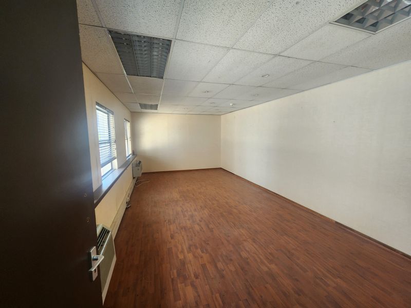 931m2 Office to let in Sandown, Sandton - Photo 4