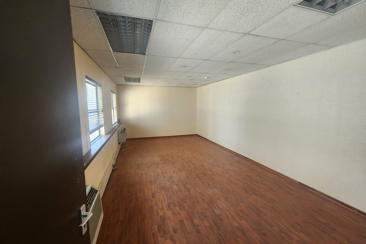 931m2 Office to let in Sandown, Sandton - Photo 4