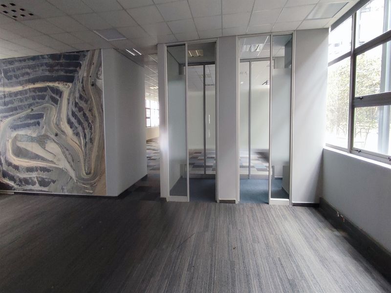 698m2 Offices to let in Rosebank - Photo 10