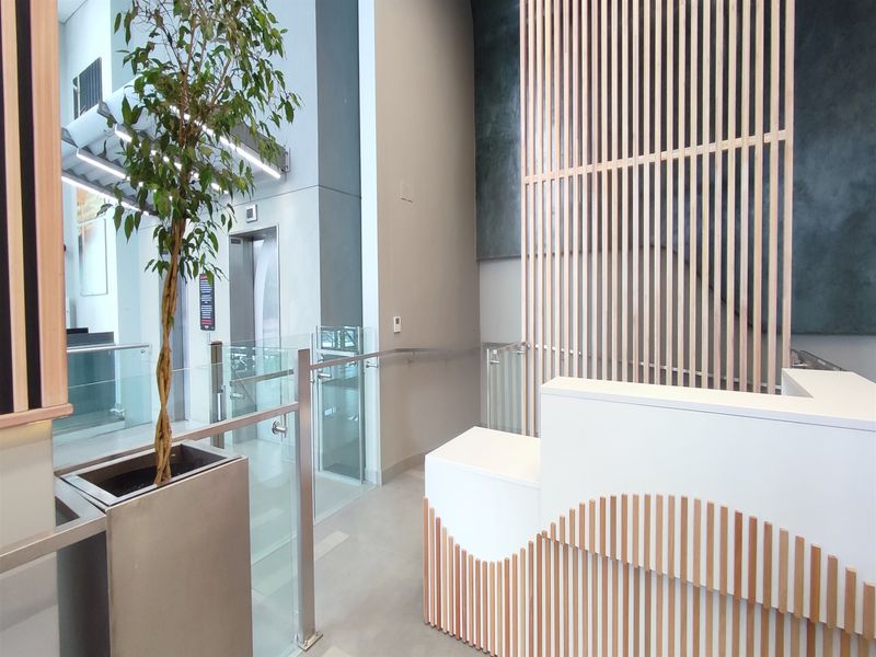 698m2 Offices to let in Rosebank - Photo 2