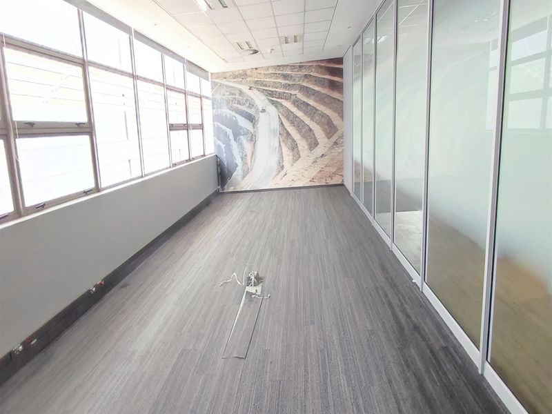 698m2 Offices to let in Rosebank - Photo 4