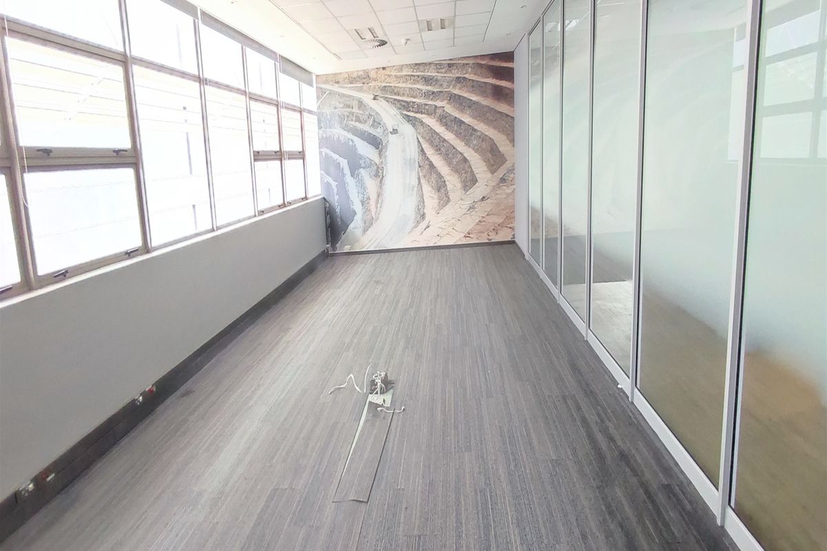 698m2 Offices to let in Rosebank - Photo 4