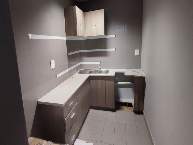 698m2 Offices to let in Rosebank - Photo 3