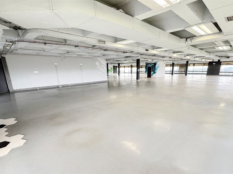 Office space to let - Photo 9