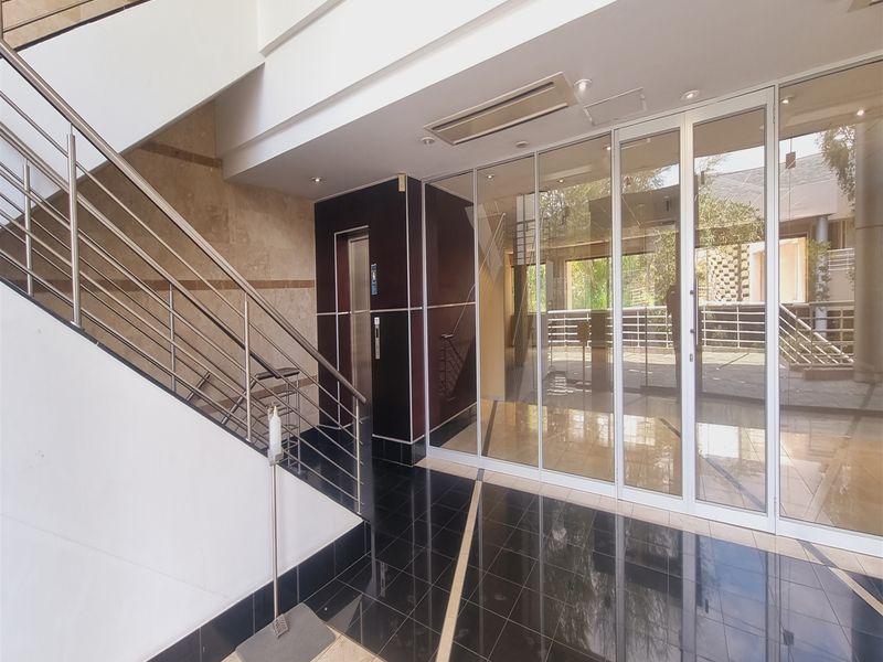 Office space to let in Country Club Estate - Photo 2
