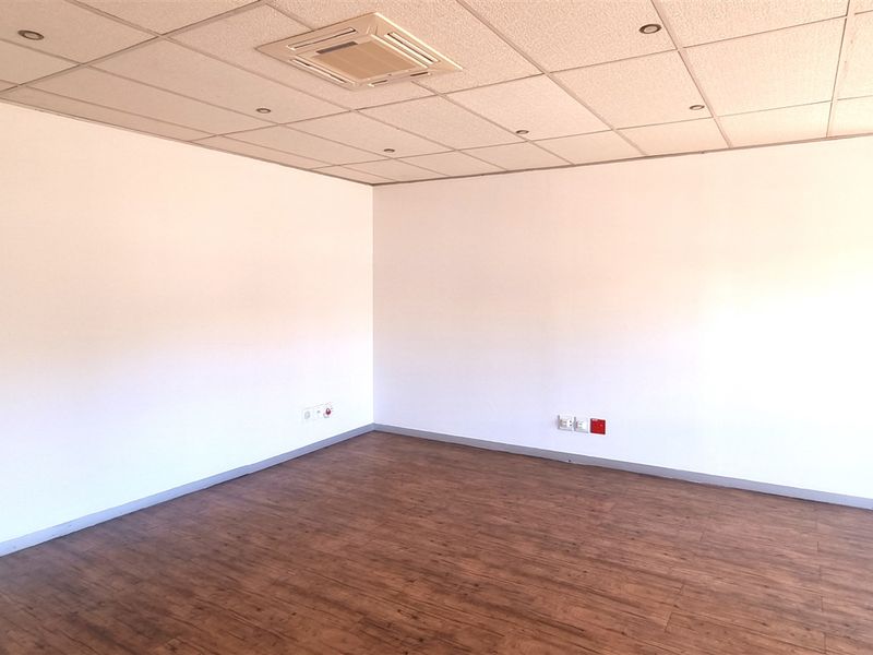 Office space to let in La Rocca Office Park - Photo 6