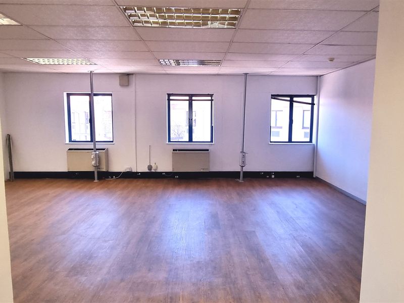Office space to let in La Rocca Office Park - Photo 7