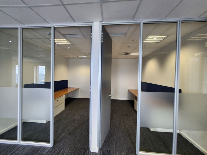 607sqm Office space to let in Sandton - Photo 9