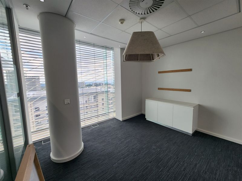 607sqm Office space to let in Sandton - Photo 8