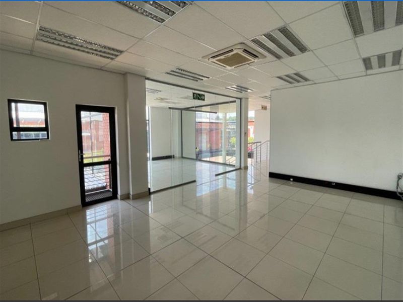 1345m2  Warehouse  - TO LEASE - Photo 3