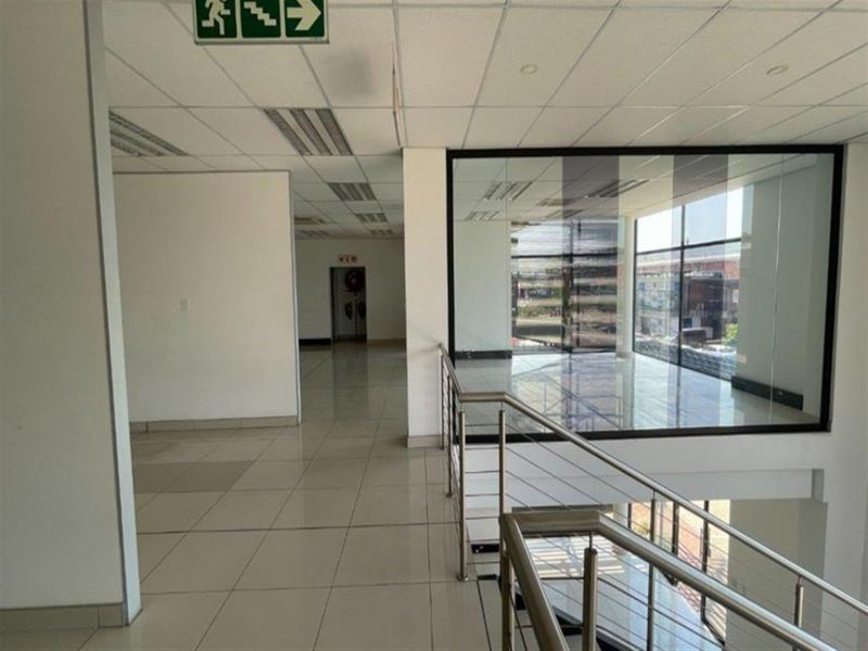 1345m2  Warehouse  - TO LEASE - Photo 2