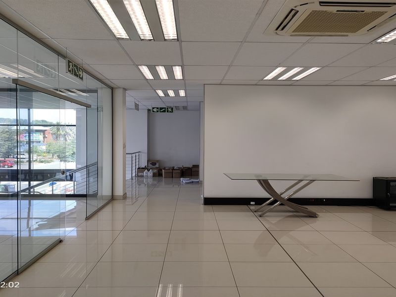 1345m2  Warehouse  - TO LEASE - Photo 5