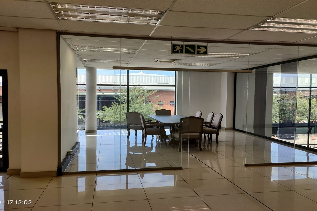 1345m2  Warehouse  - TO LEASE - Photo 4