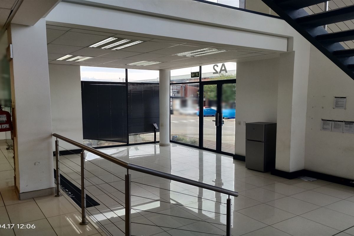 1345m2  Warehouse  - TO LEASE or FOR SALE - Photo 2