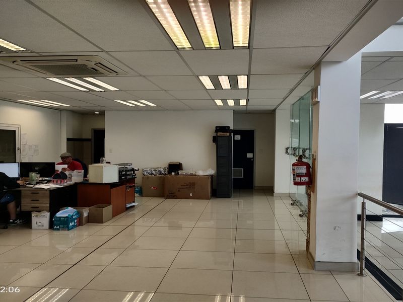 1345m2  Warehouse  - TO LEASE or FOR SALE - Photo 7