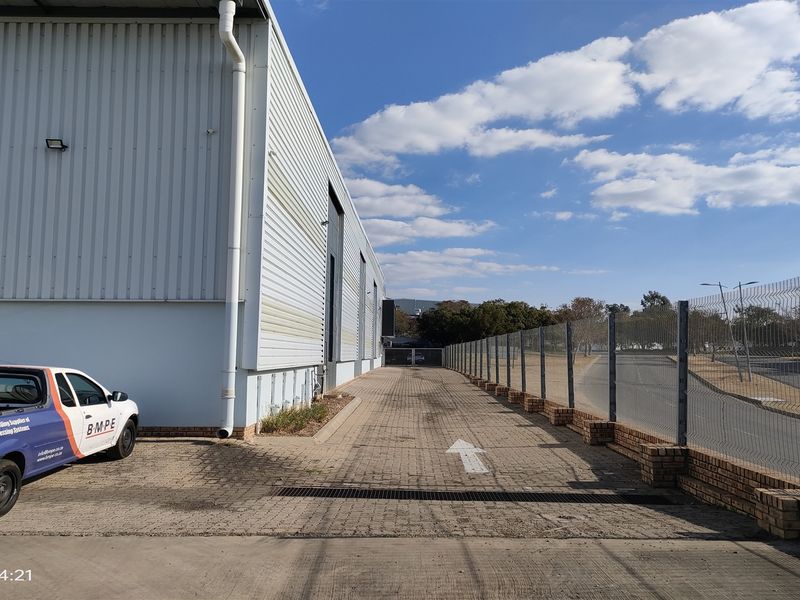 1545m2  Warehouse  - TO LEASE - Photo 4