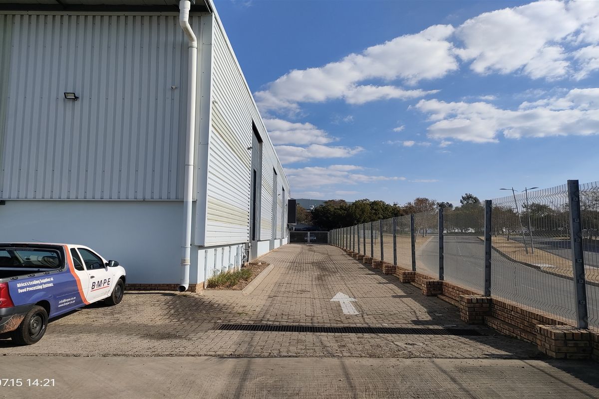 1545m2  Warehouse  - TO LEASE - Photo 4