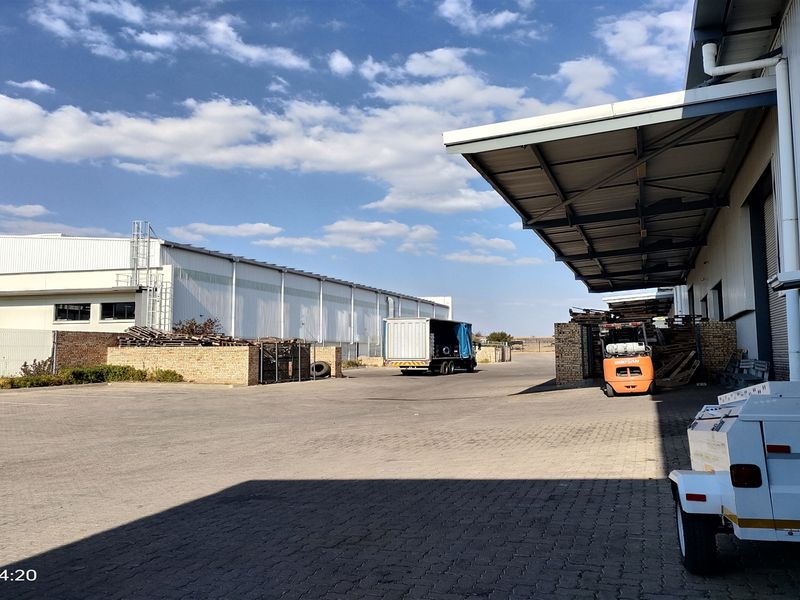 1545m2  Warehouse  - TO LEASE - Photo 3