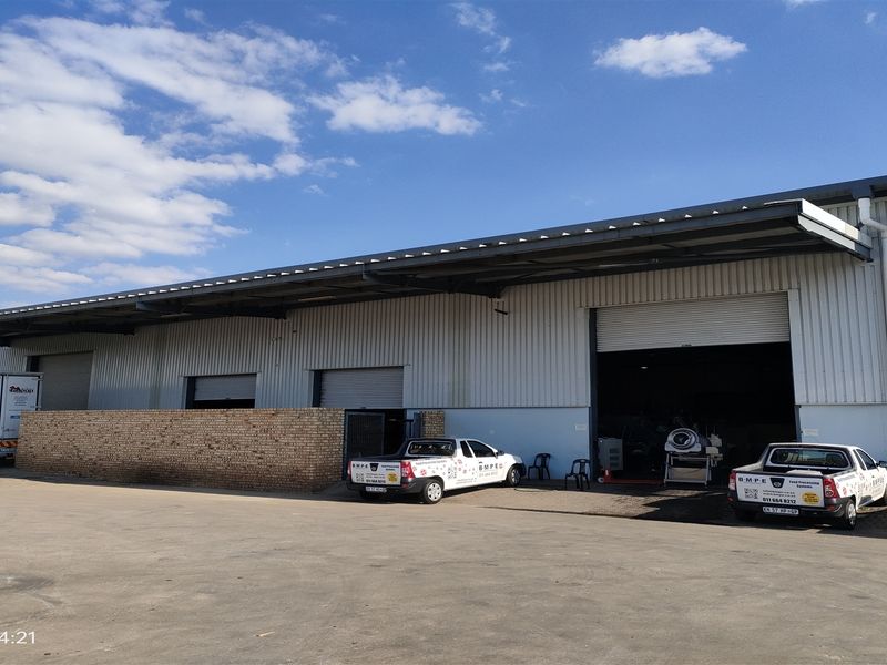 1545m2  Warehouse  - TO LEASE - Photo 2