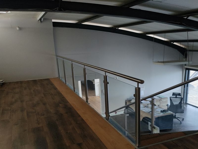 450m2  Warehouse  - TO LEASE - Photo 9