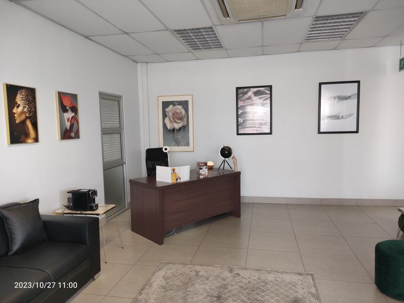 936m2  Warehouse  - FOR SALE - Photo 7