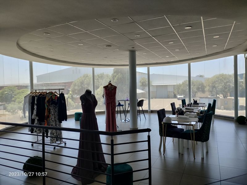 936m2  Warehouse  - FOR SALE - Photo 4