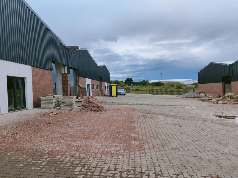 483m2  Warehouse  - TO LEASE - Photo 2