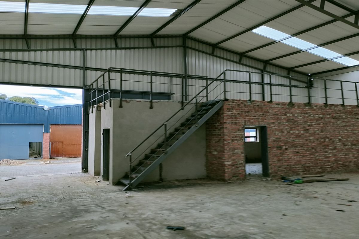 483m2  Warehouse  - TO LEASE - Photo 5